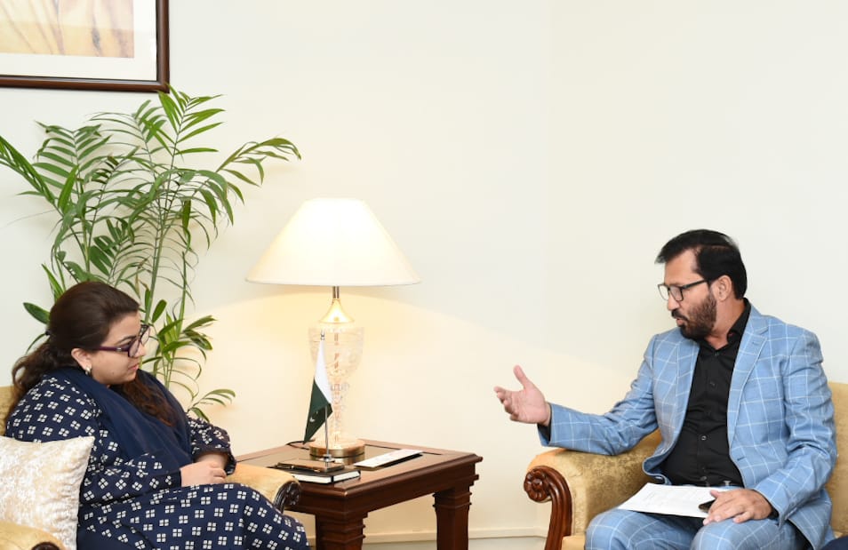 Sapm Shaza Fatima Khawaja held a meeting with Olympian Khawaja Junaid. 